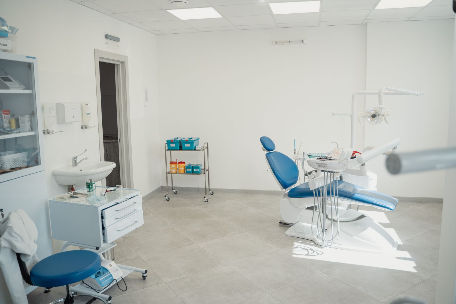 A bright, modern operatory room designed for patient comfort